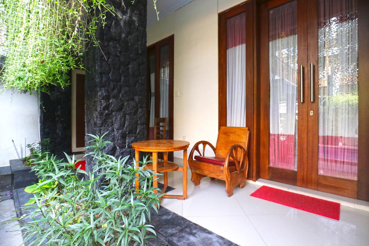 D'Astri Guesthouse Sanur Redpartner Денпасар Экстерьер фото