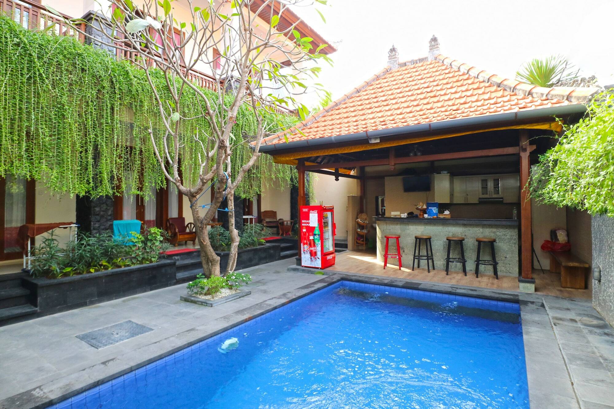D'Astri Guesthouse Sanur Redpartner Денпасар Экстерьер фото